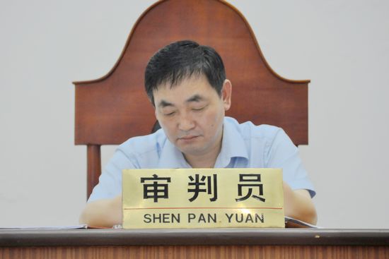 金寨县人民法院刑庭副庭长储修利担任主审法官