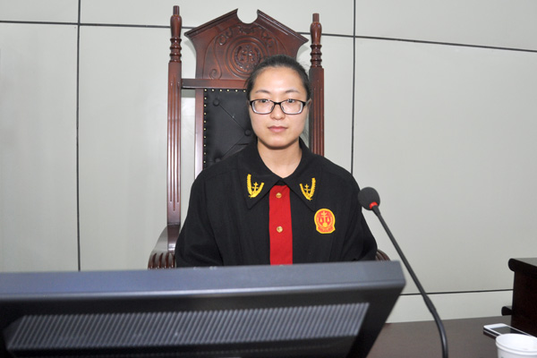 代理审判员：李 传 丽