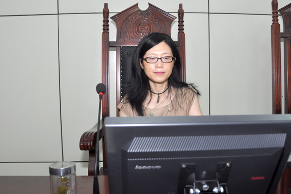 人民陪审员：马 利