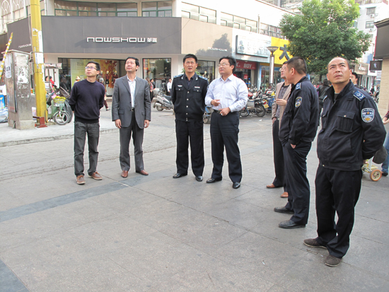 金安裕安两区扎实开展小街巷市容景观提升工程